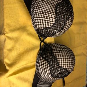 New Victoria Secrets 34c padded underwire bra